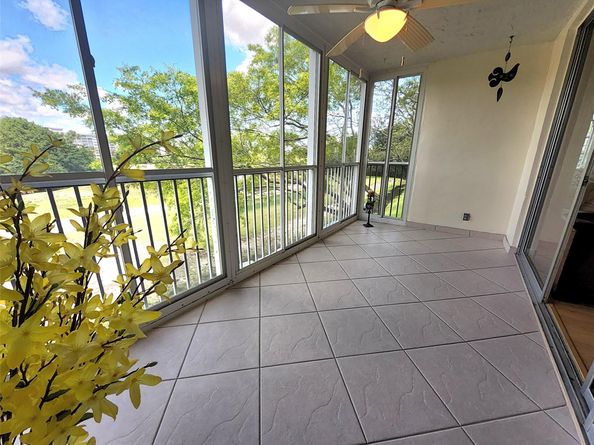 3151 S Palm Aire Dr 301, Pompano Beach FL 33069