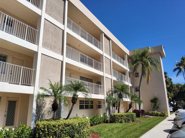 3151 S Palm Aire Dr 301, Pompano Beach FL 33069