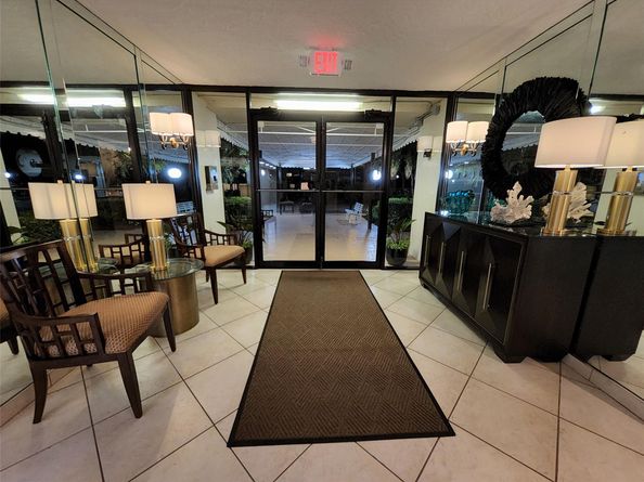 3151 S Palm Aire Dr 301, Pompano Beach FL 33069