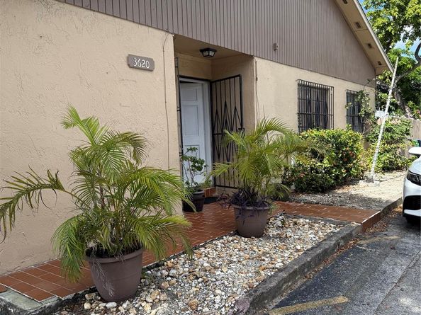 3620 SW 112th Ave 12, Miami FL 33165
