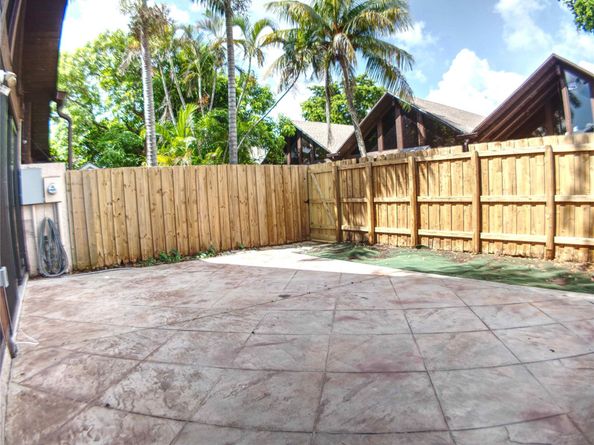 489 N University Dr 16, Plantation FL 33324