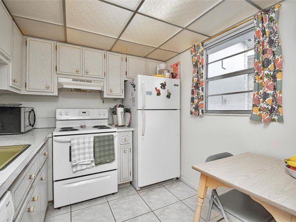 5171 W Oakland Park Blvd 207, Lauderdale Lakes FL 33313