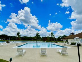 915 SW 120th Way, Davie FL 33325