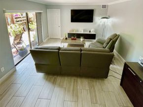 915 SW 120th Way, Davie FL 33325