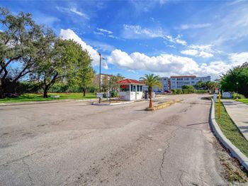 2850 Somerset Dr