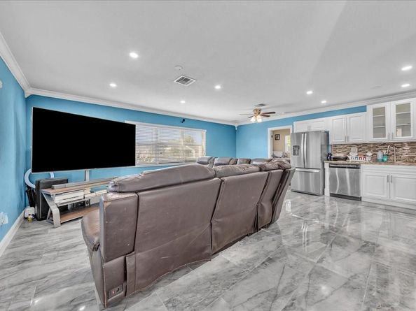 2820 NW 207 St, Miami Gardens FL 33056