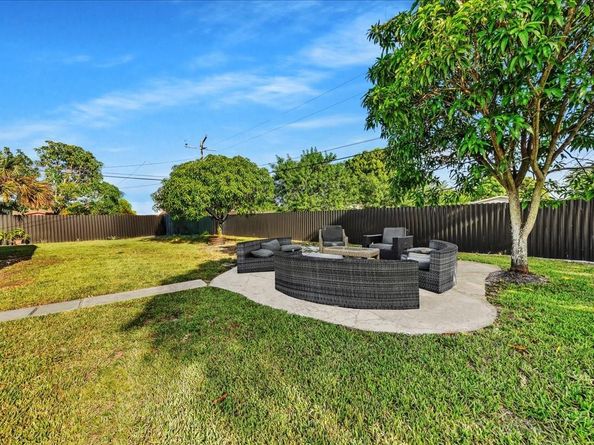 2820 NW 207 St, Miami Gardens FL 33056