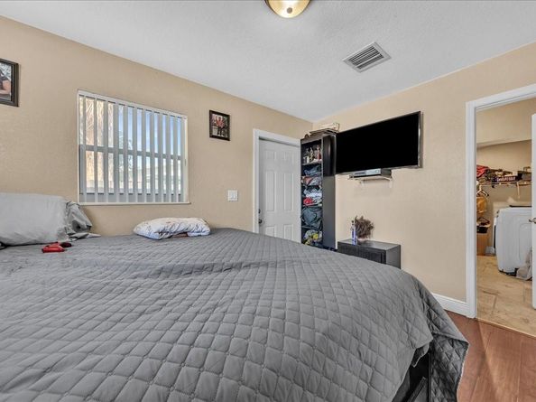 2820 NW 207 St, Miami Gardens FL 33056