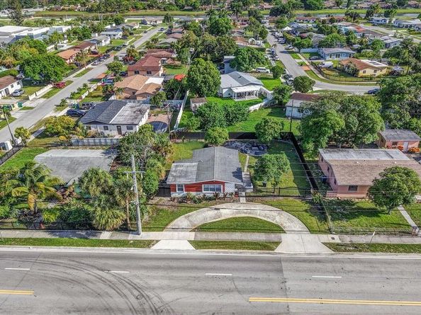 2820 NW 207 St, Miami Gardens FL 33056