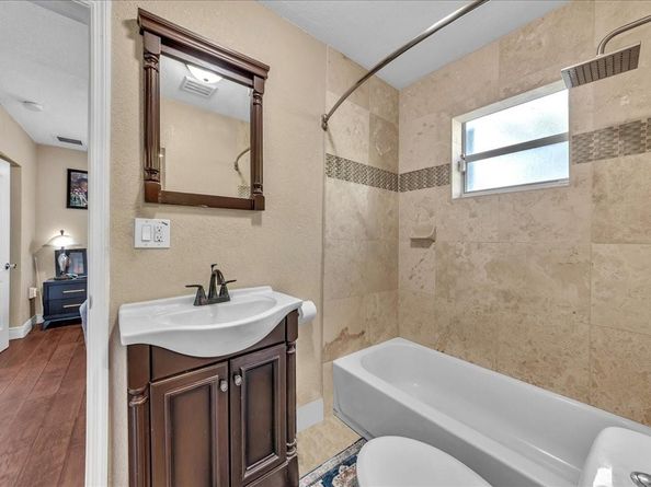 2820 NW 207 St, Miami Gardens FL 33056