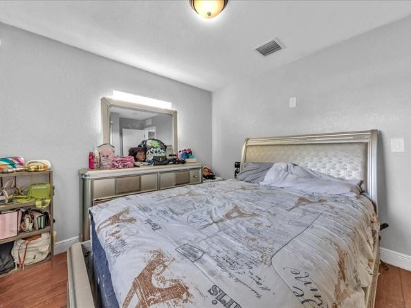 2820 NW 207 St, Miami Gardens FL 33056
