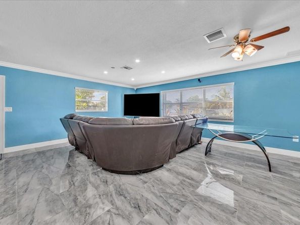 2820 NW 207 St, Miami Gardens FL 33056