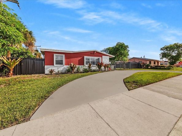 2820 NW 207 St, Miami Gardens FL 33056