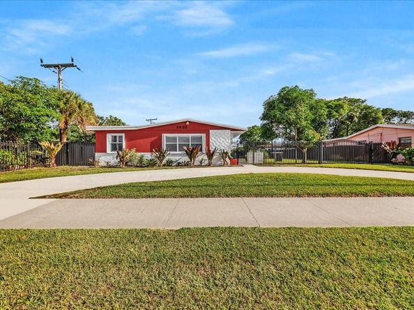 2820 NW 207 St, Miami Gardens FL 33056