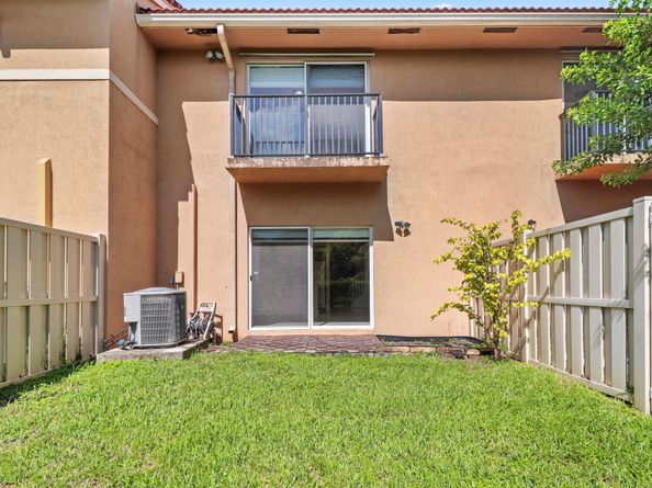 37 SE 3rd Avenue, Hallandale Beach FL 33009