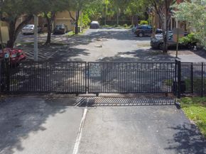 37 SE 3rd Avenue, Hallandale Beach FL 33009