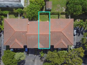 37 SE 3rd Avenue, Hallandale Beach FL 33009