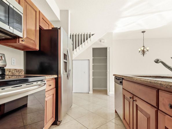 37 SE 3rd Avenue, Hallandale Beach FL 33009