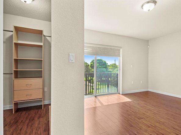 37 SE 3rd Avenue, Hallandale Beach FL 33009