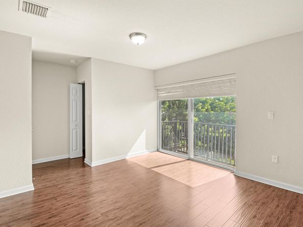 37 SE 3rd Avenue, Hallandale Beach FL 33009