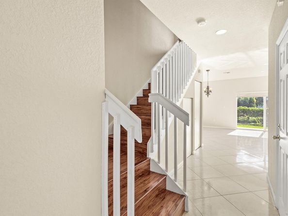 37 SE 3rd Avenue, Hallandale Beach FL 33009