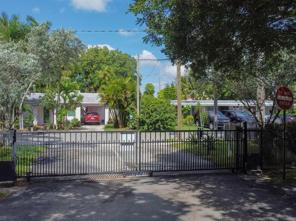 37 SE 3rd Avenue, Hallandale Beach FL 33009