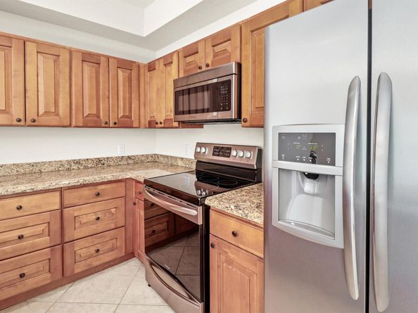 37 SE 3rd Avenue, Hallandale Beach FL 33009