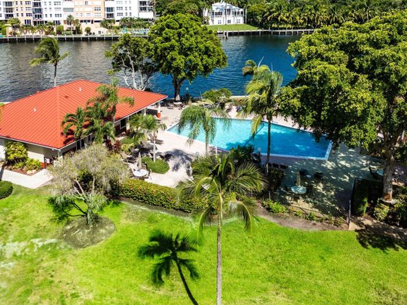 3050 NE 48th Court 402, Lighthouse Point FL 33064