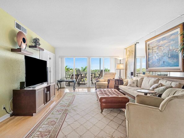 3050 NE 48th Court 402, Lighthouse Point FL 33064