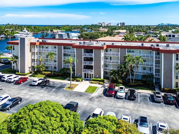 3050 NE 48th Court 402, Lighthouse Point FL 33064