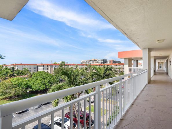 3050 NE 48th Court 402, Lighthouse Point FL 33064