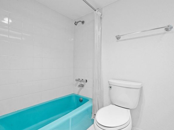 3050 NE 48th Court 402, Lighthouse Point FL 33064