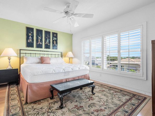 3050 NE 48th Court 402, Lighthouse Point FL 33064