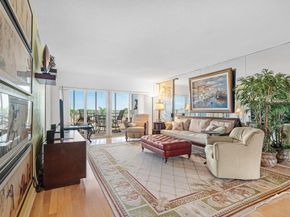 3050 NE 48th Court 402, Lighthouse Point FL 33064