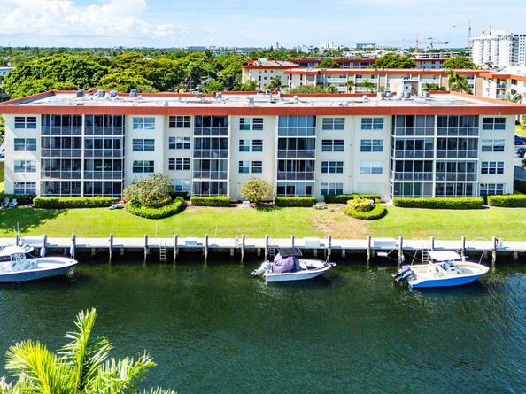 3050 NE 48th Court 402, Lighthouse Point FL 33064