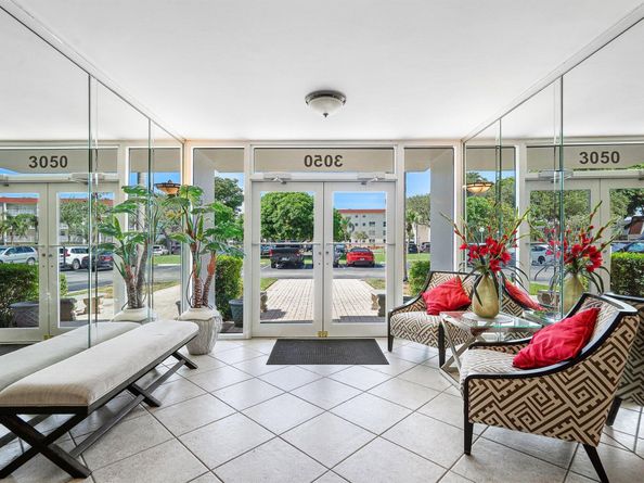 3050 NE 48th Court 402, Lighthouse Point FL 33064