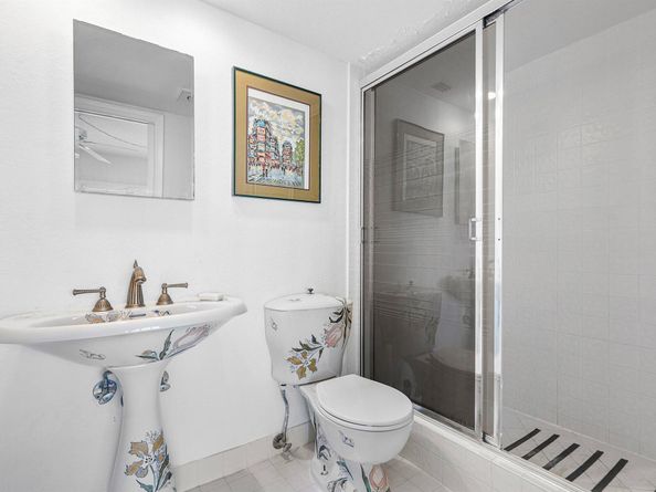 3050 NE 48th Court 402, Lighthouse Point FL 33064