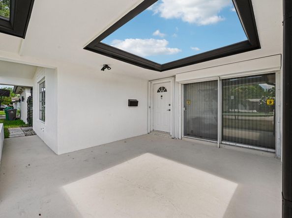 6764 Dogwood Dr, Miramar FL 33023