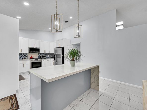 5450 Hawkes Bluff Avenue, Davie FL 33331
