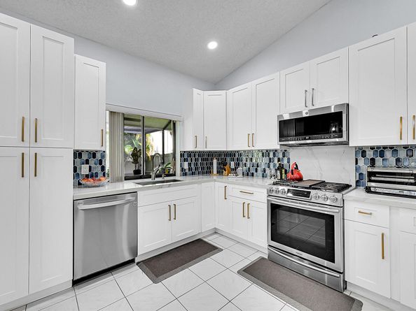 5450 Hawkes Bluff Avenue, Davie FL 33331