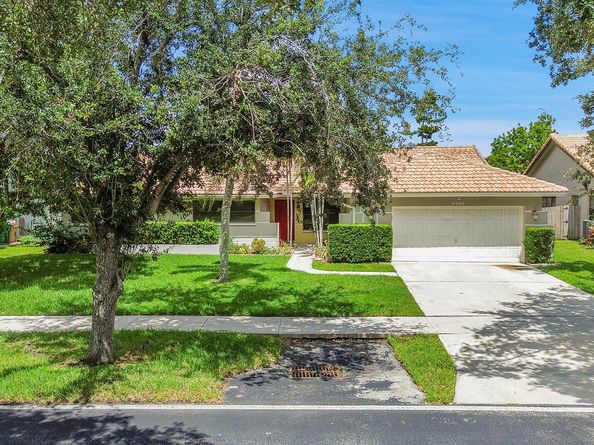 5450 Hawkes Bluff Avenue, Davie FL 33331