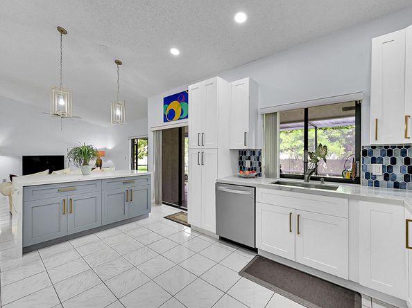 5450 Hawkes Bluff Avenue, Davie FL 33331