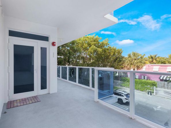 1 S Palmway 205, Lake Worth Beach FL 33460