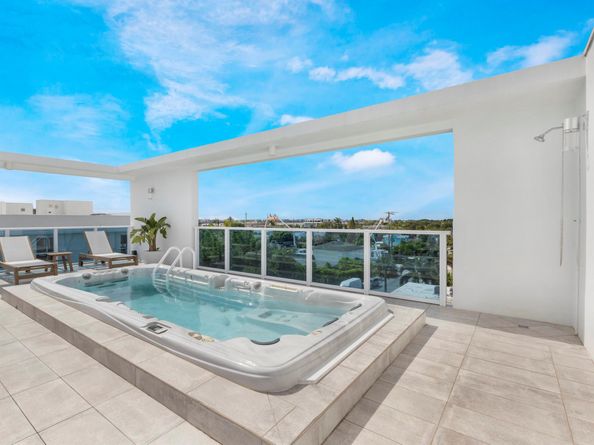 1 S Palmway 205, Lake Worth Beach FL 33460