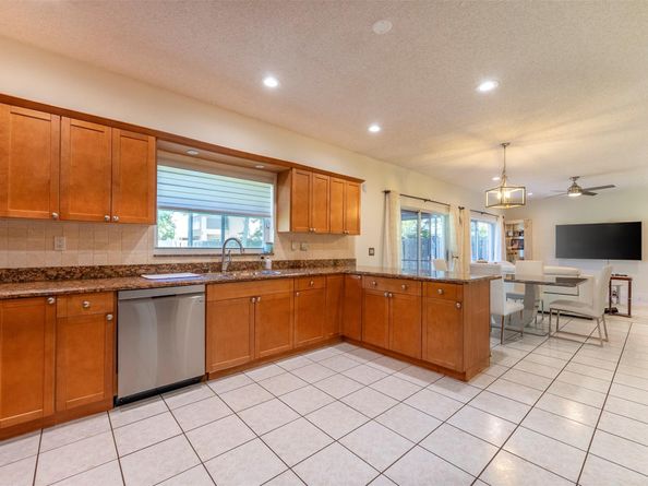 21320 Sawmill Ct, Boca Raton FL 33498