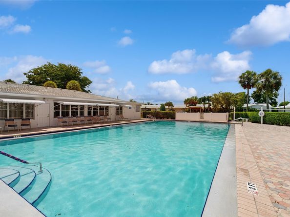 8201 NW 59th Ct, Tamarac FL 33321