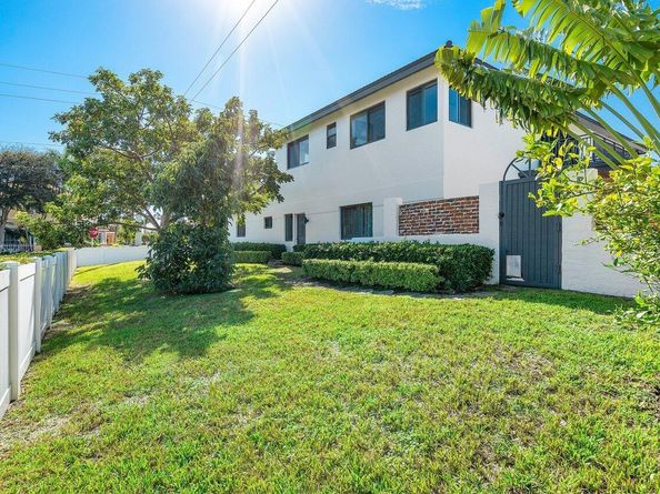 811 SE 31st Street, Boca Raton FL 33432