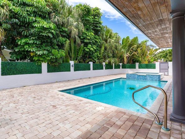 811 SE 31st Street, Boca Raton FL 33432