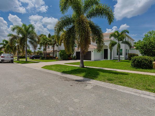 2738 Misty Oaks Circle Royal Circle, Royal Palm Beach FL 33411