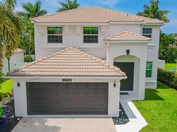 2738 Misty Oaks Circle Royal Circle